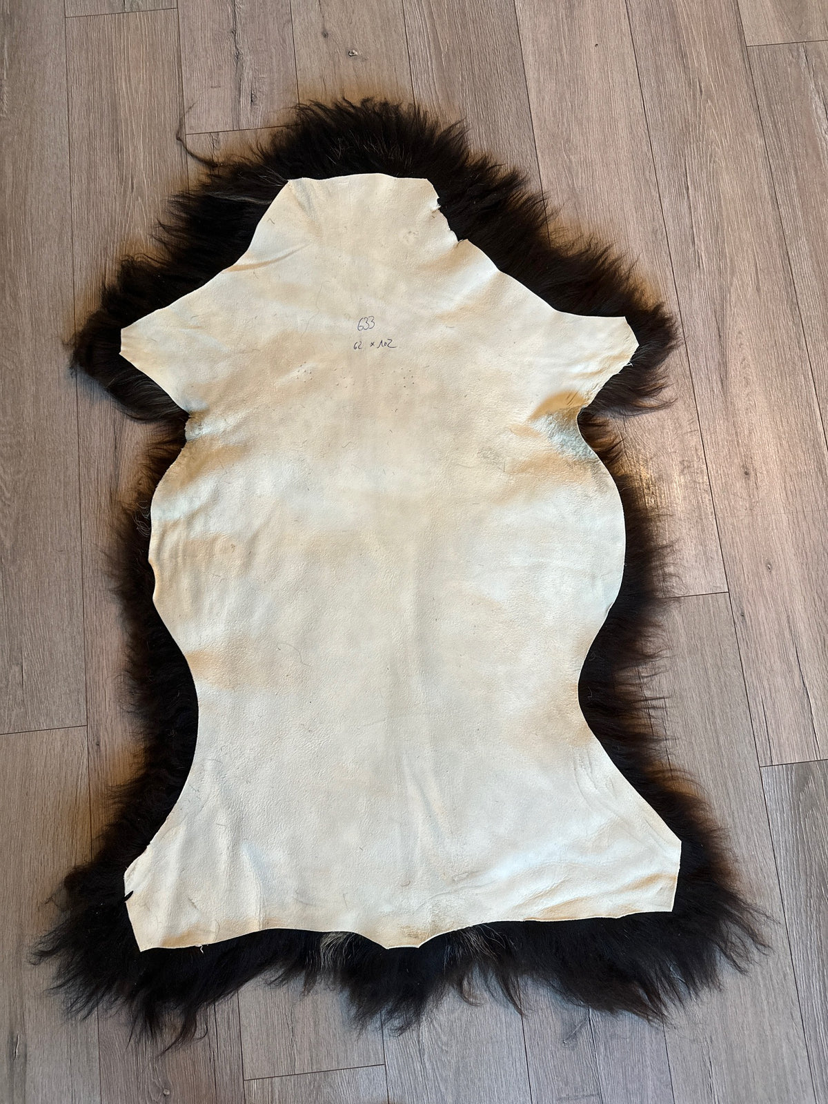 Schaffell vom Krainer Steinschaf, schwarz, 62 x 102