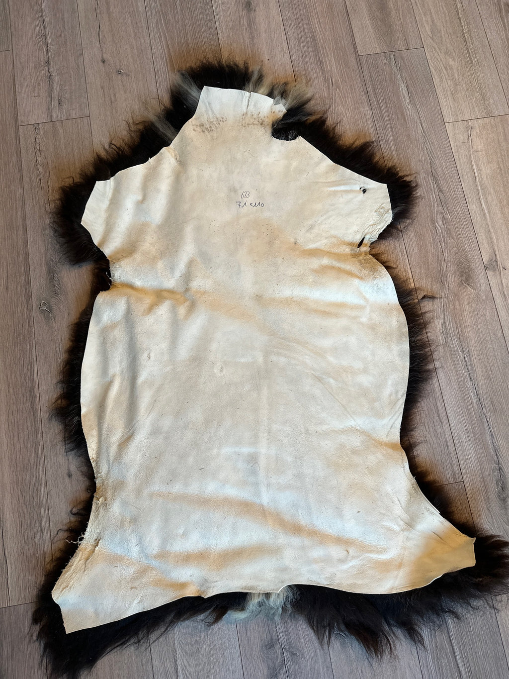 Schaffell vom Krainer Steinschaf, schwarz, 71 x 110 cm