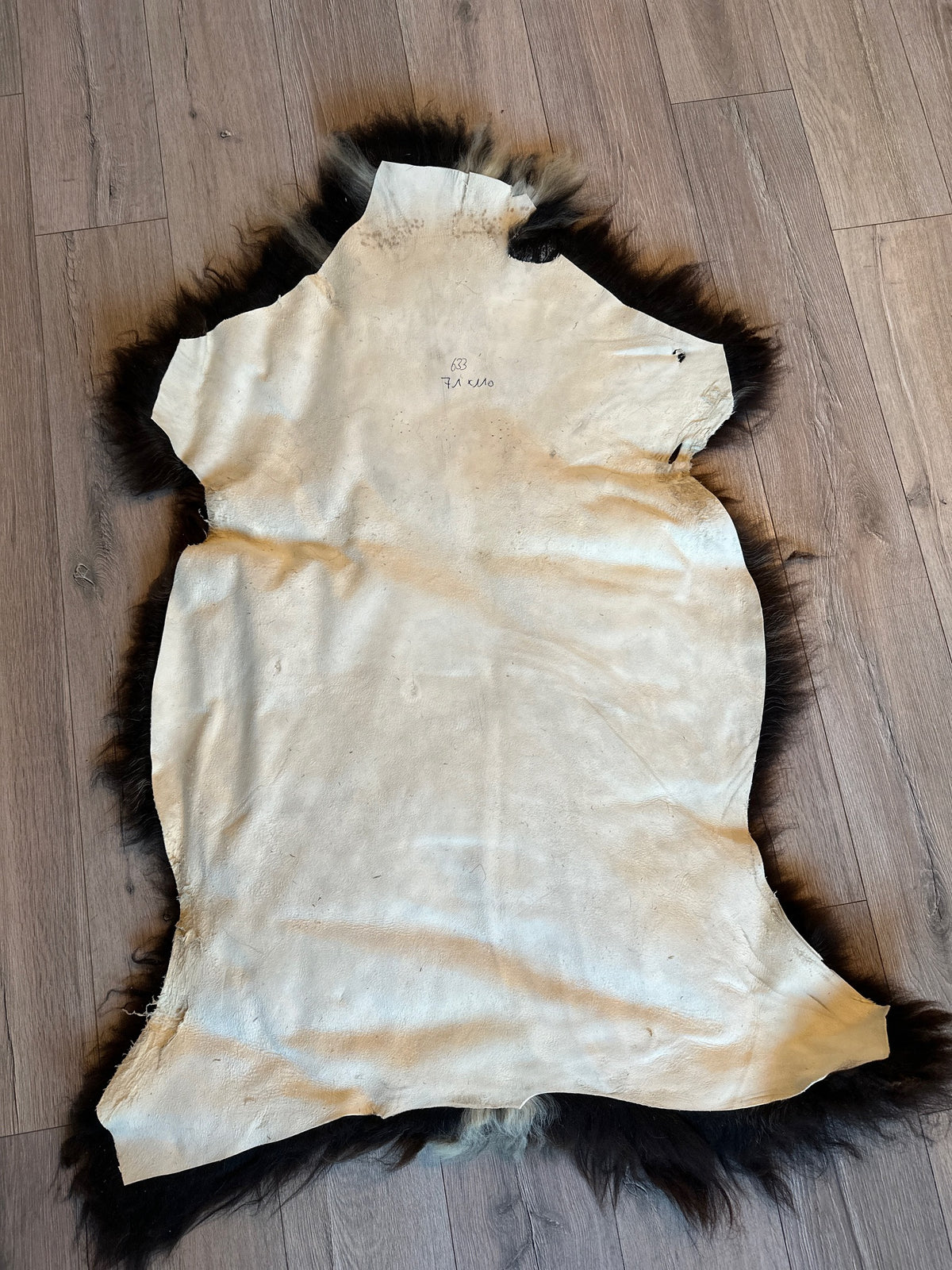 Schaffell vom Krainer Steinschaf, schwarz, 71 x 110 cm